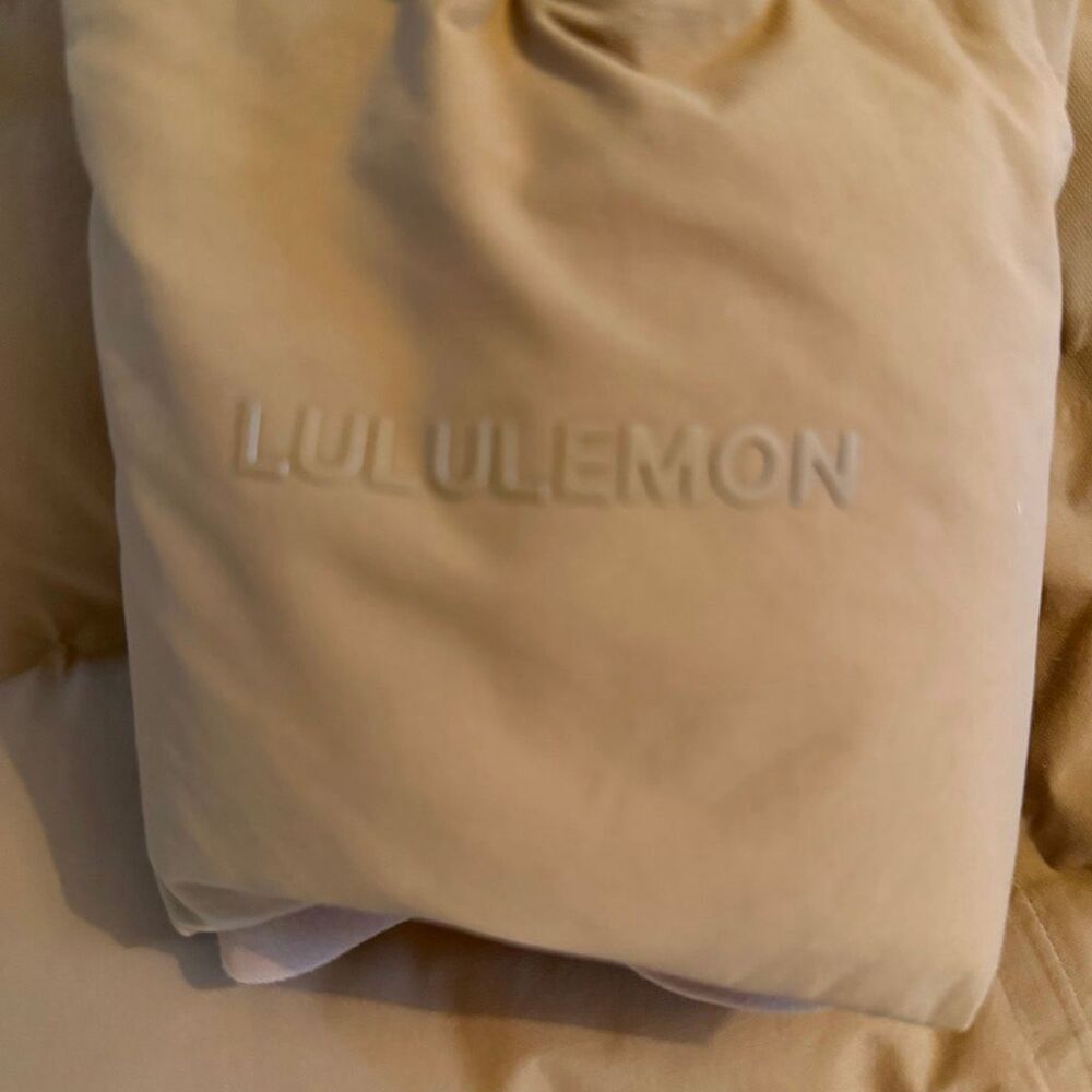 Lululemon Sleet Street Long Jacket in Bold Beige Size 8 - Picture 8 of 10